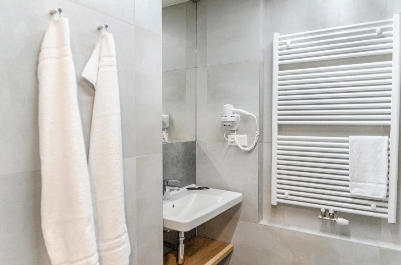 אוסטרובצ'יצה Hotel D1 מראה חיצוני תמונה
