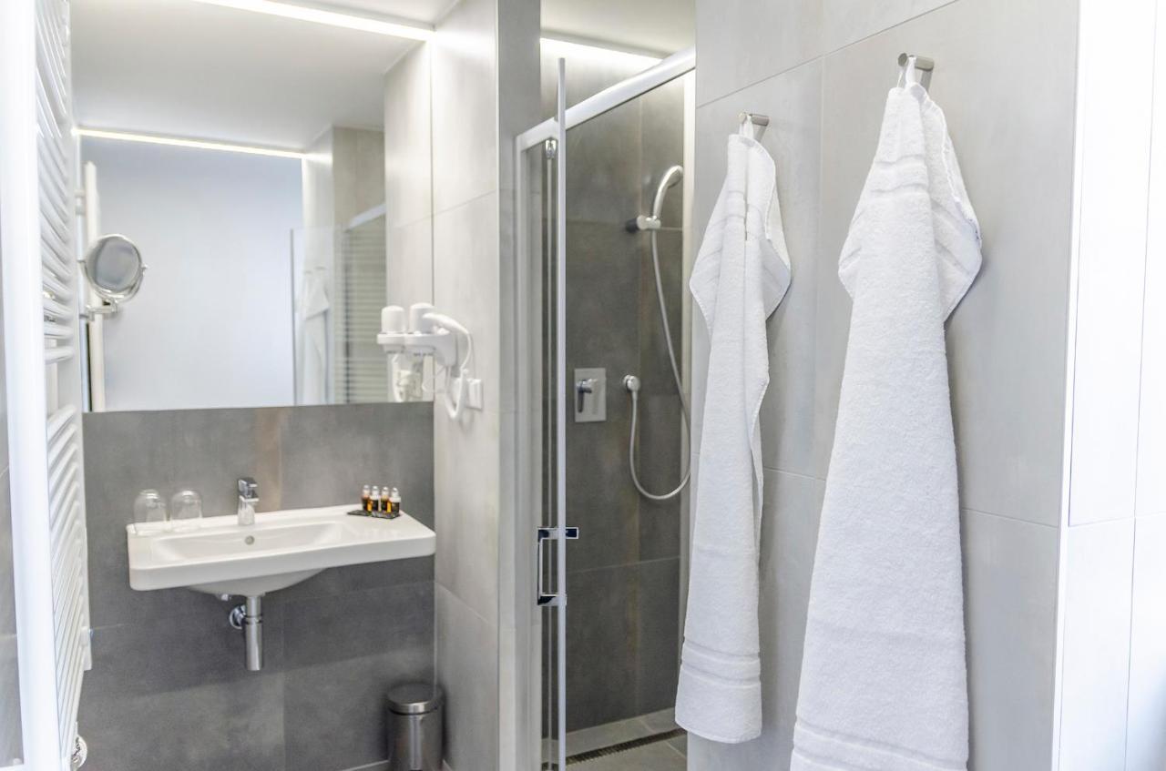 אוסטרובצ'יצה Hotel D1 מראה חיצוני תמונה