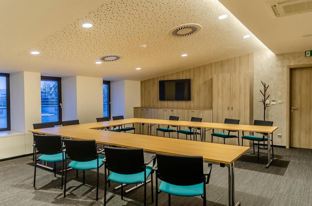 אוסטרובצ'יצה Hotel D1 מראה חיצוני תמונה